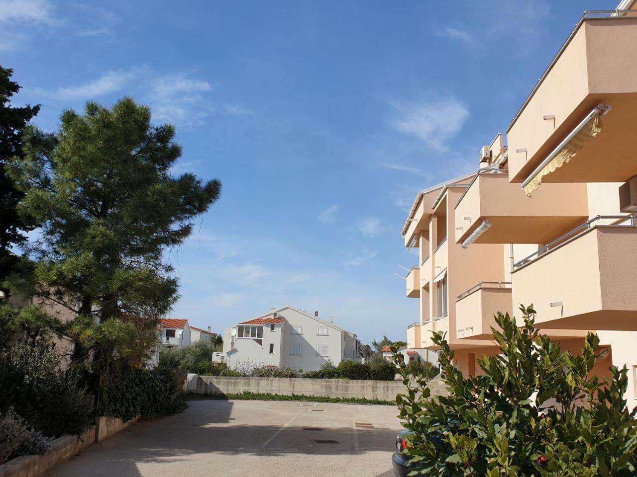 Apartment Valamar Novalja Exteriör bild