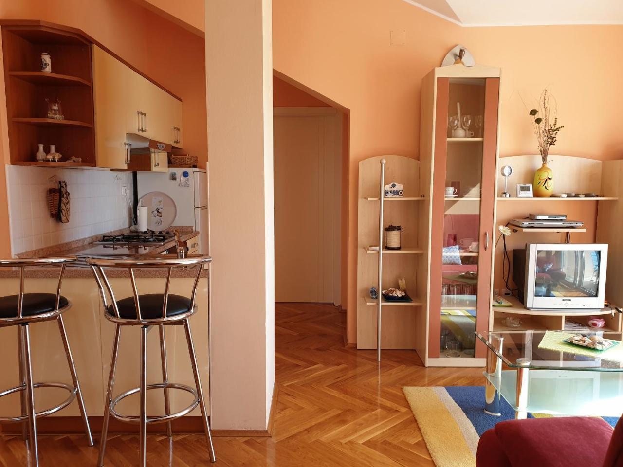 Apartment Valamar Novalja Exteriör bild
