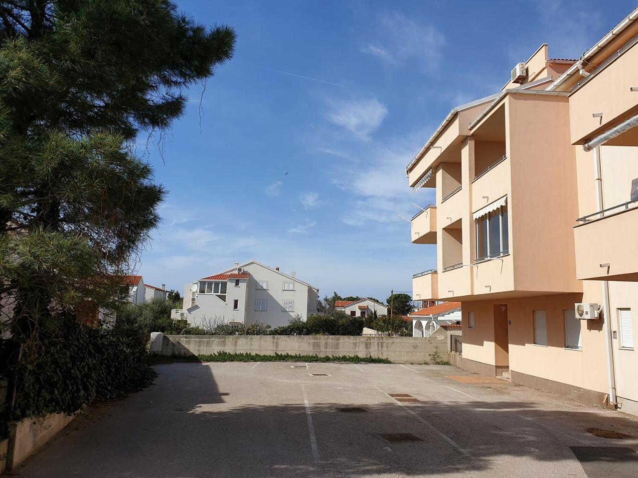 Apartment Valamar Novalja Exteriör bild